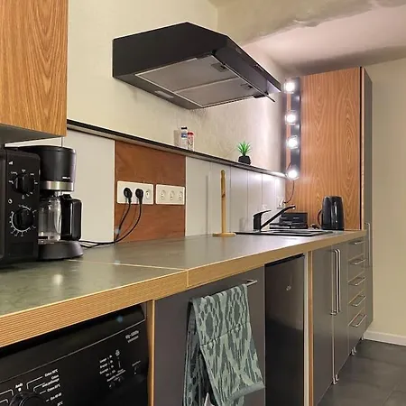 Tilley Lounge Tiny House Vinca
